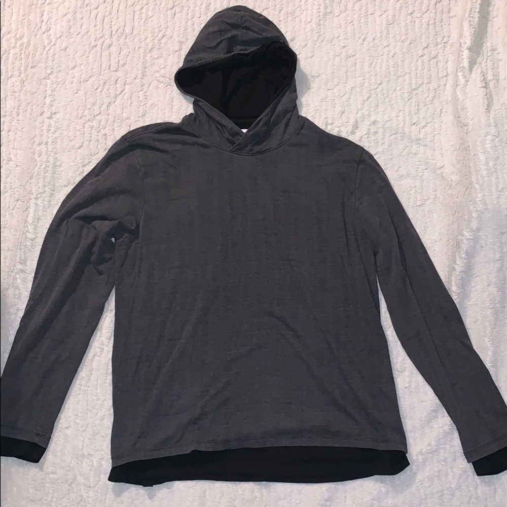• Men’s Calibrate hooded long sleeve •